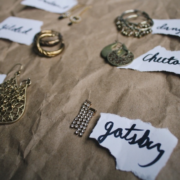 VINTAGE GILDED DETAILED HOOP EARRINGS - Picture 5 of 5